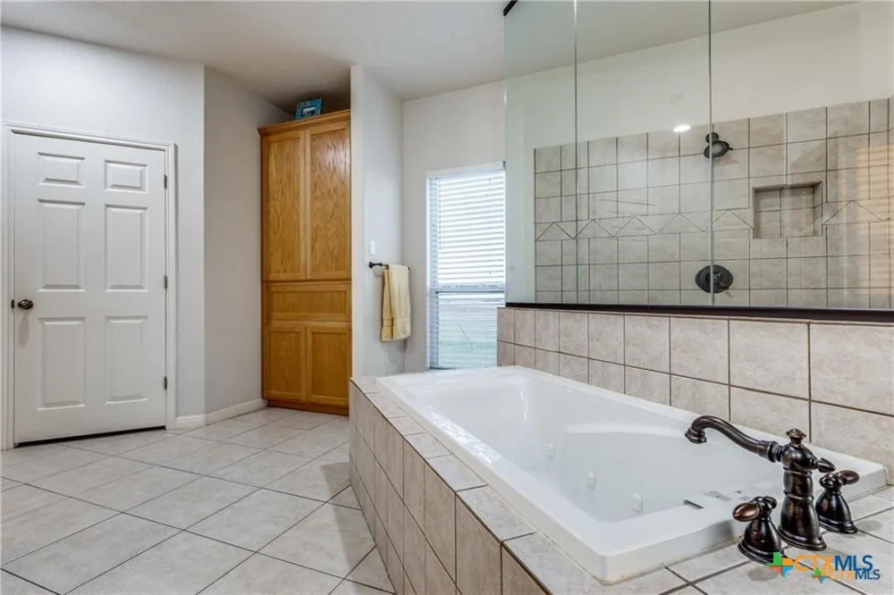 8177 Boenig Road Seguin, TX 78155