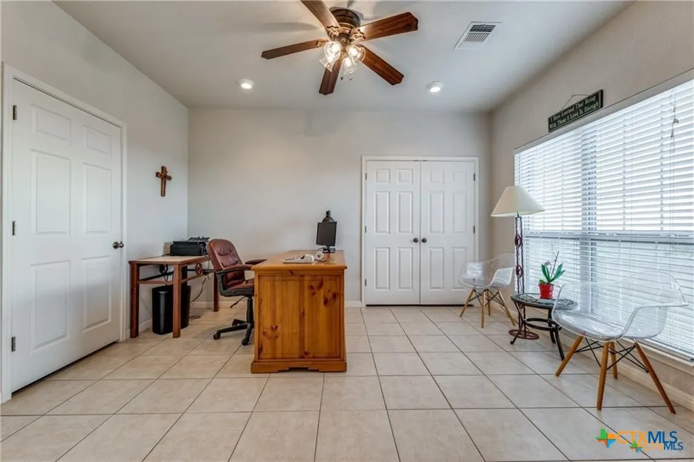 8177 Boenig Road Seguin, TX 78155