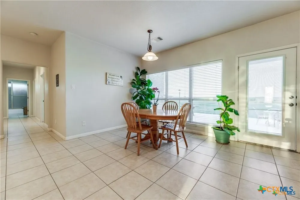 8177 Boenig Road Seguin, TX 78155