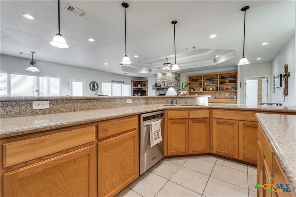 8177 Boenig Road Seguin, TX 78155