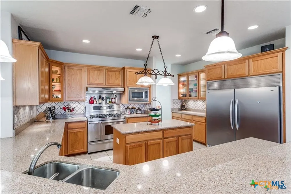 8177 Boenig Road Seguin, TX 78155
