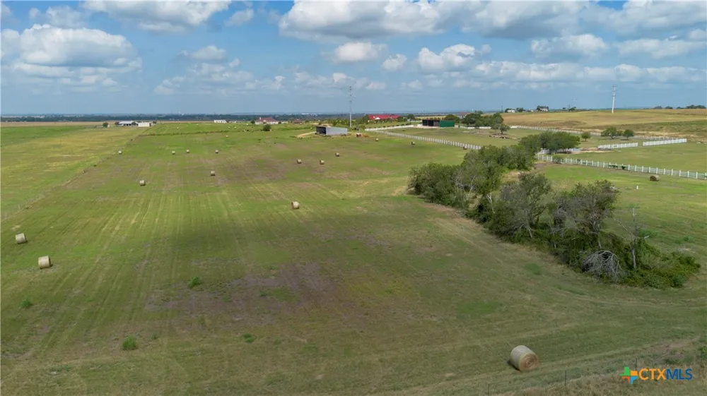 8177 Boenig Road Seguin, TX 78155