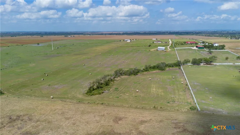 8177 Boenig Road Seguin, TX 78155