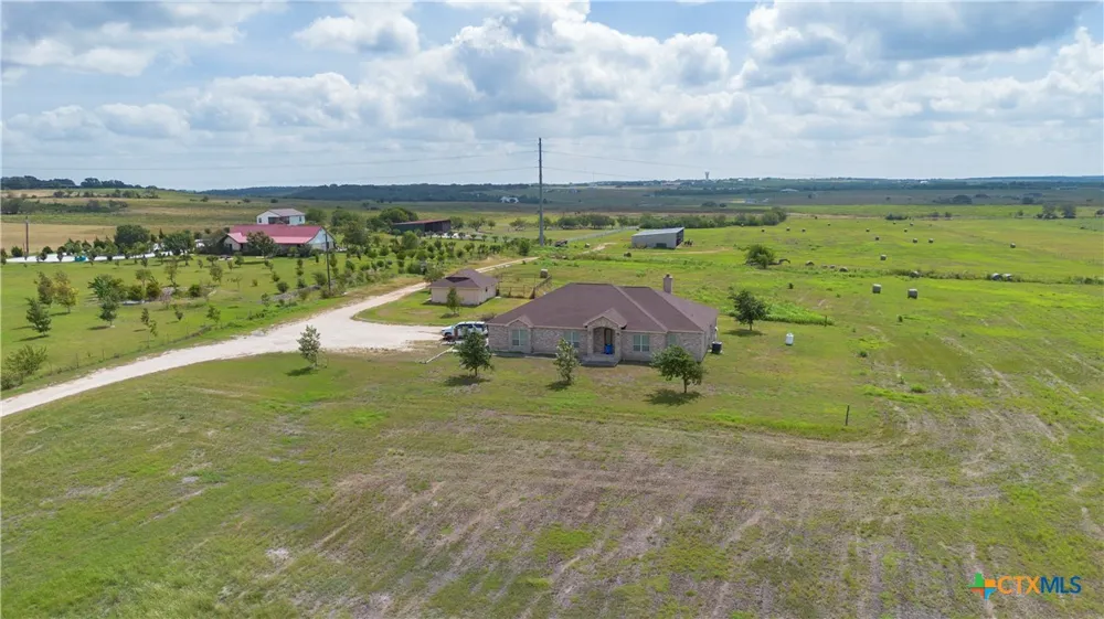 8177 Boenig Road Seguin, TX 78155