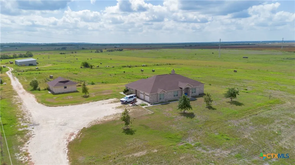 8177 Boenig Road Seguin, TX 78155