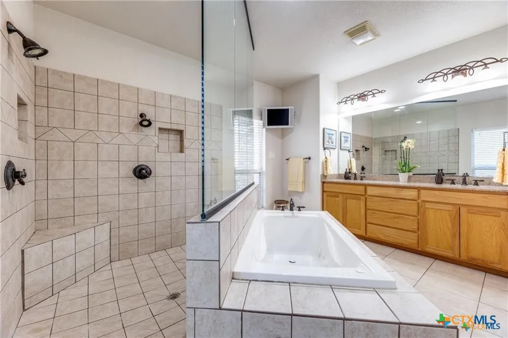 8177 Boenig Road Seguin, TX 78155