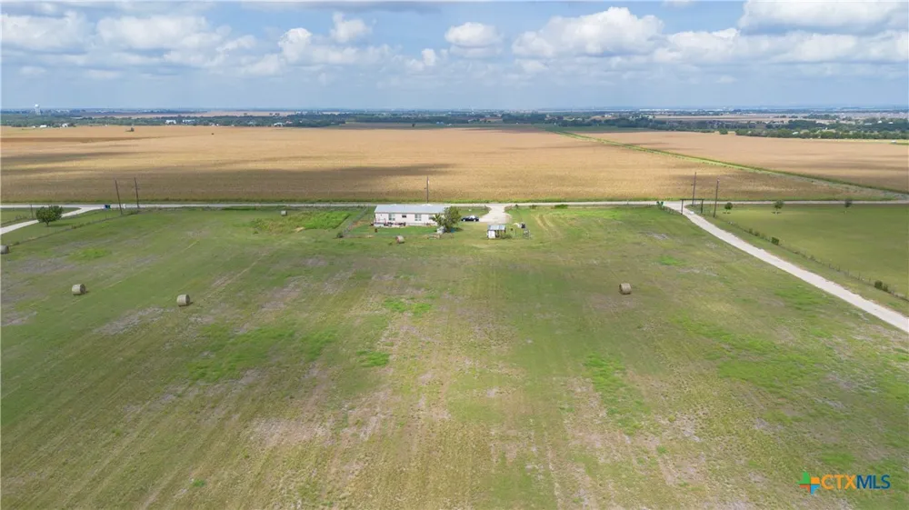 8177 Boenig Road Seguin, TX 78155