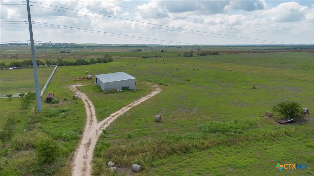 8177 Boenig Road Seguin, TX 78155