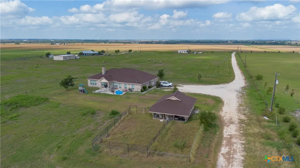 8177 Boenig Road Seguin, TX 78155