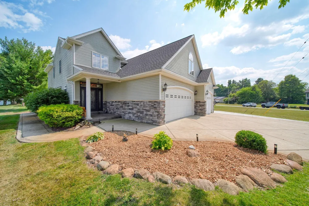 123 Grand Pointe Drive Brooklyn, MI 49230