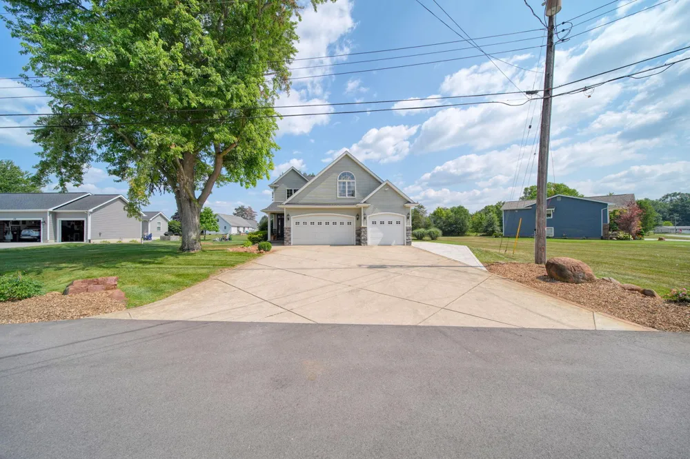 123 Grand Pointe Drive Brooklyn, MI 49230