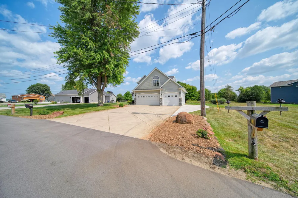 123 Grand Pointe Drive Brooklyn, MI 49230
