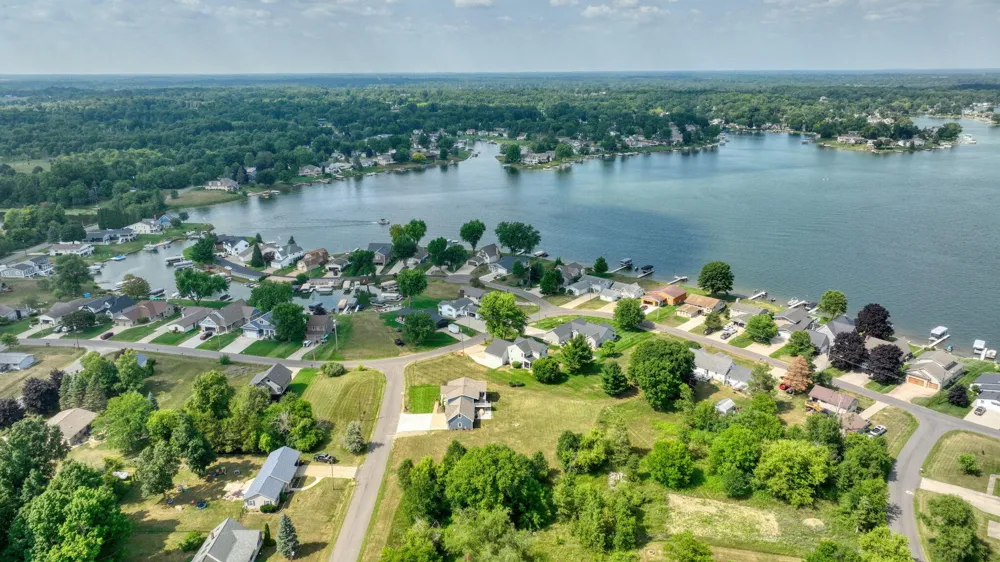 123 Grand Pointe Drive Brooklyn, MI 49230