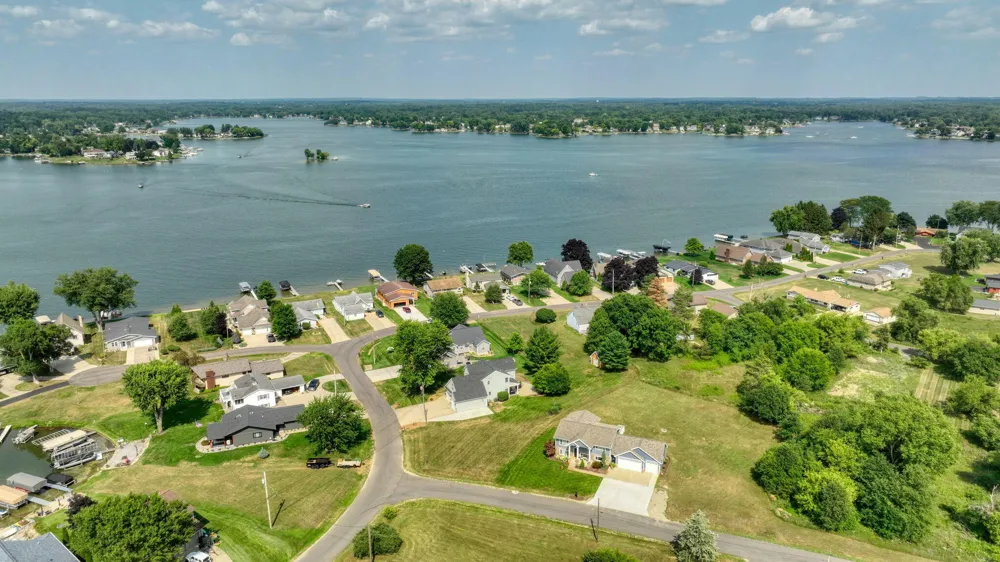 123 Grand Pointe Drive Brooklyn, MI 49230
