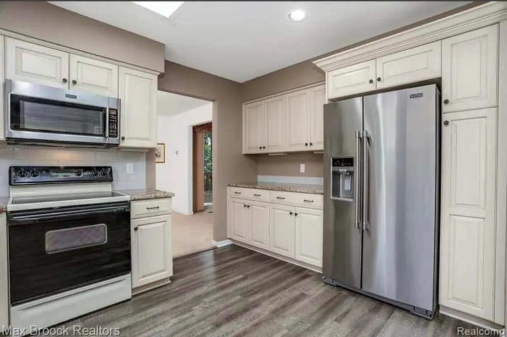 6257 Gatewood West Bloomfield, MI 48322