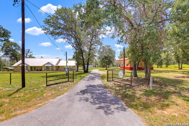 201 Hickory Run La Vernia, TX 78121