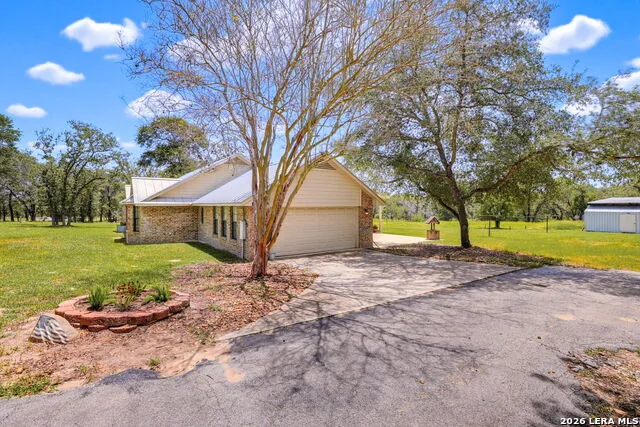 201 Hickory Run La Vernia, TX 78121