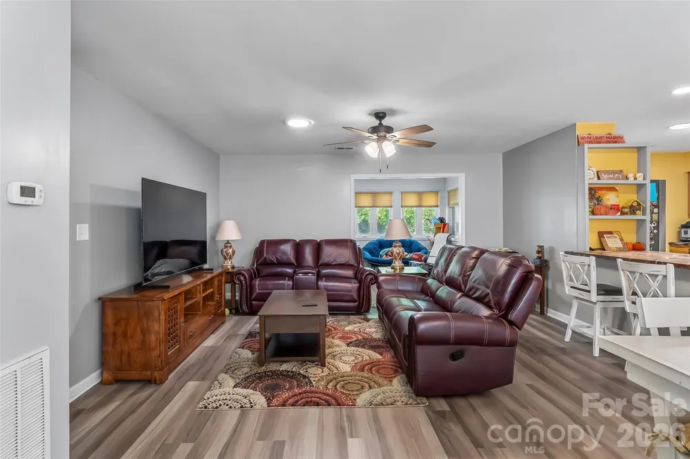 141 Derbyshire Drive Hendersonville, NC 28792
