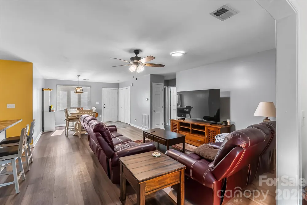 141 Derbyshire Drive Hendersonville, NC 28792