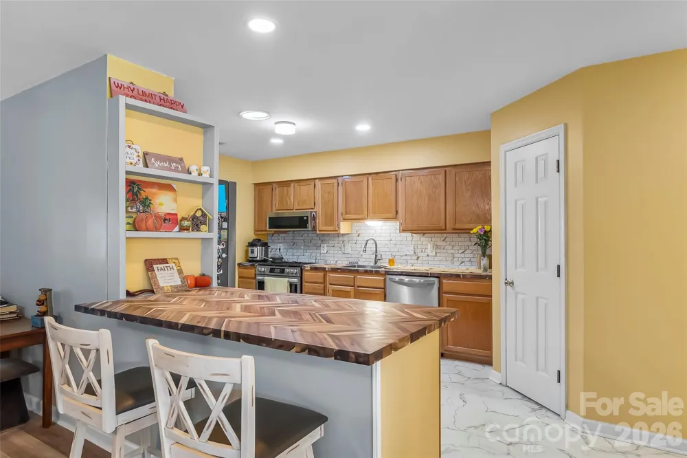 141 Derbyshire Drive Hendersonville, NC 28792
