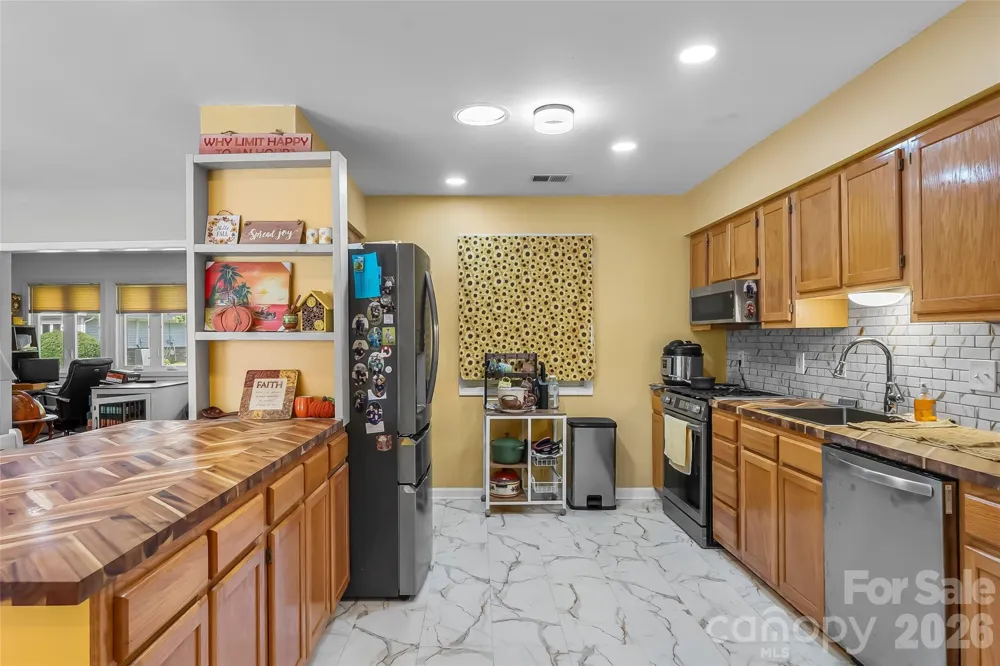 141 Derbyshire Drive Hendersonville, NC 28792