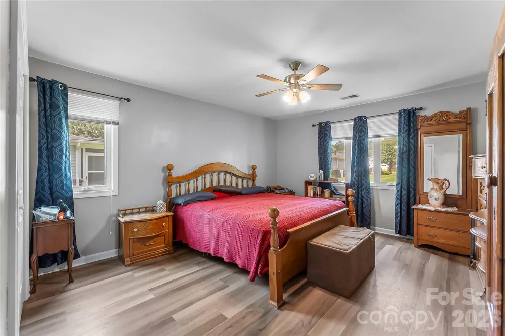 141 Derbyshire Drive Hendersonville, NC 28792