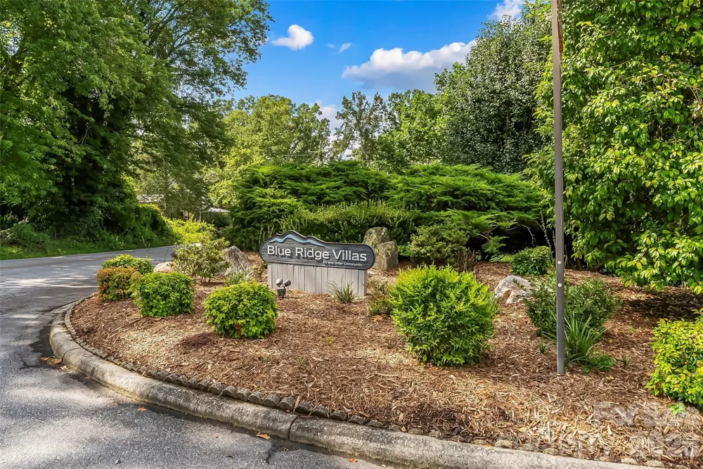 141 Derbyshire Drive Hendersonville, NC 28792