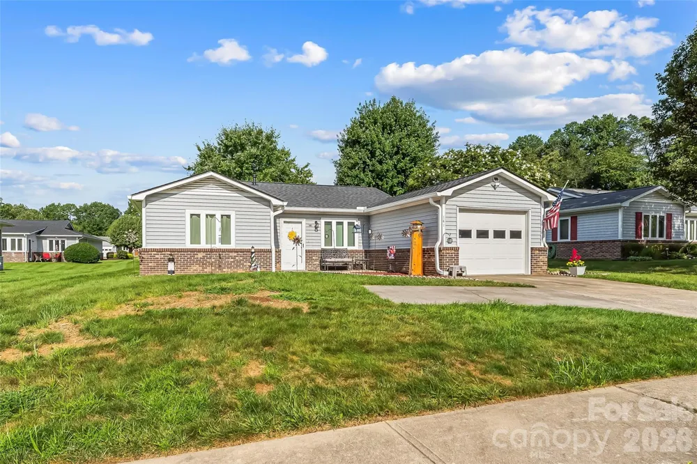141 Derbyshire Drive Hendersonville, NC 28792