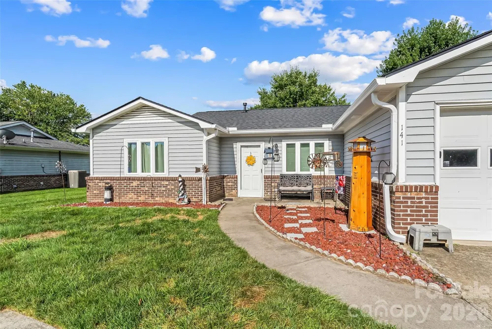 141 Derbyshire Drive Hendersonville, NC 28792