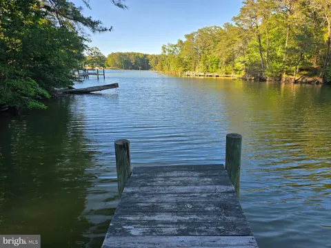 831 RIVERVIEW