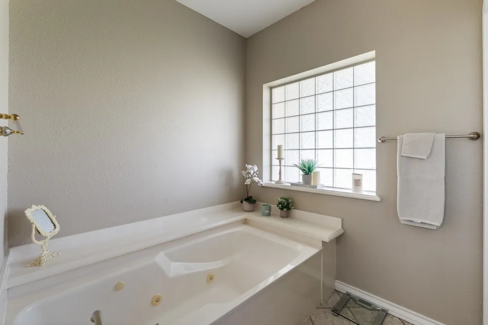 8648 County Road 1128 Godley, TX 76044