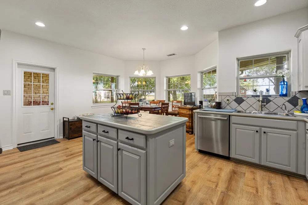 8648 County Road 1128 Godley, TX 76044