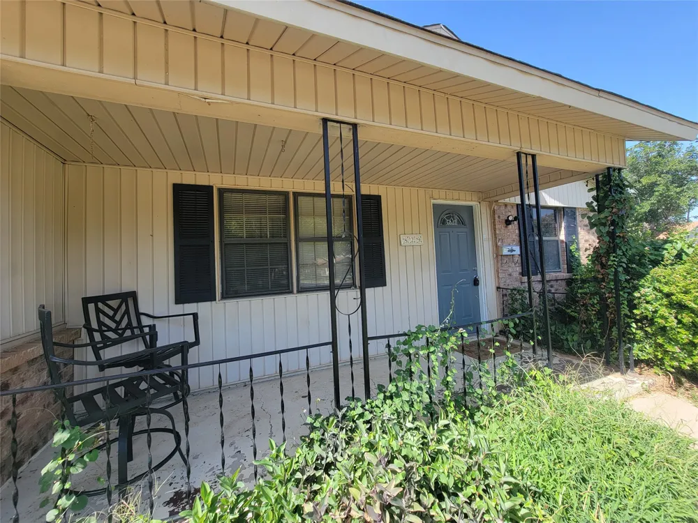 829 E Mustang Street Crowley, TX 76036