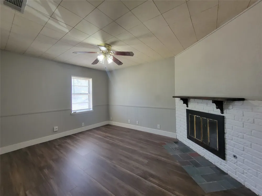 829 E Mustang Street Crowley, TX 76036