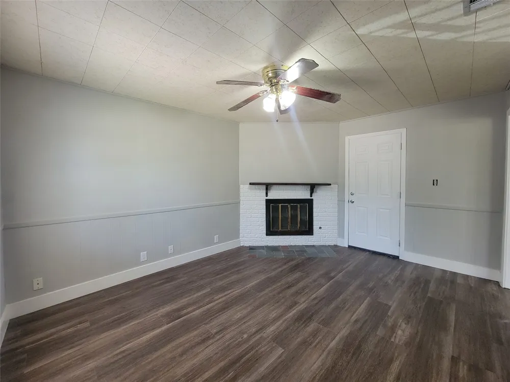 829 E Mustang Street Crowley, TX 76036