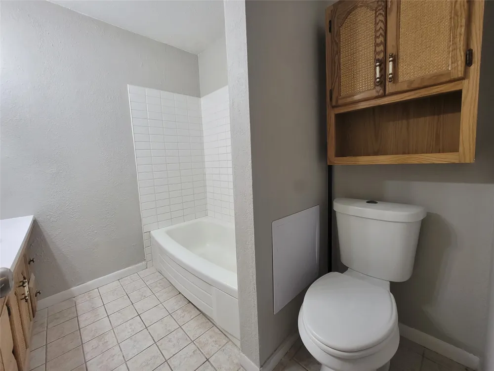 829 E Mustang Street Crowley, TX 76036