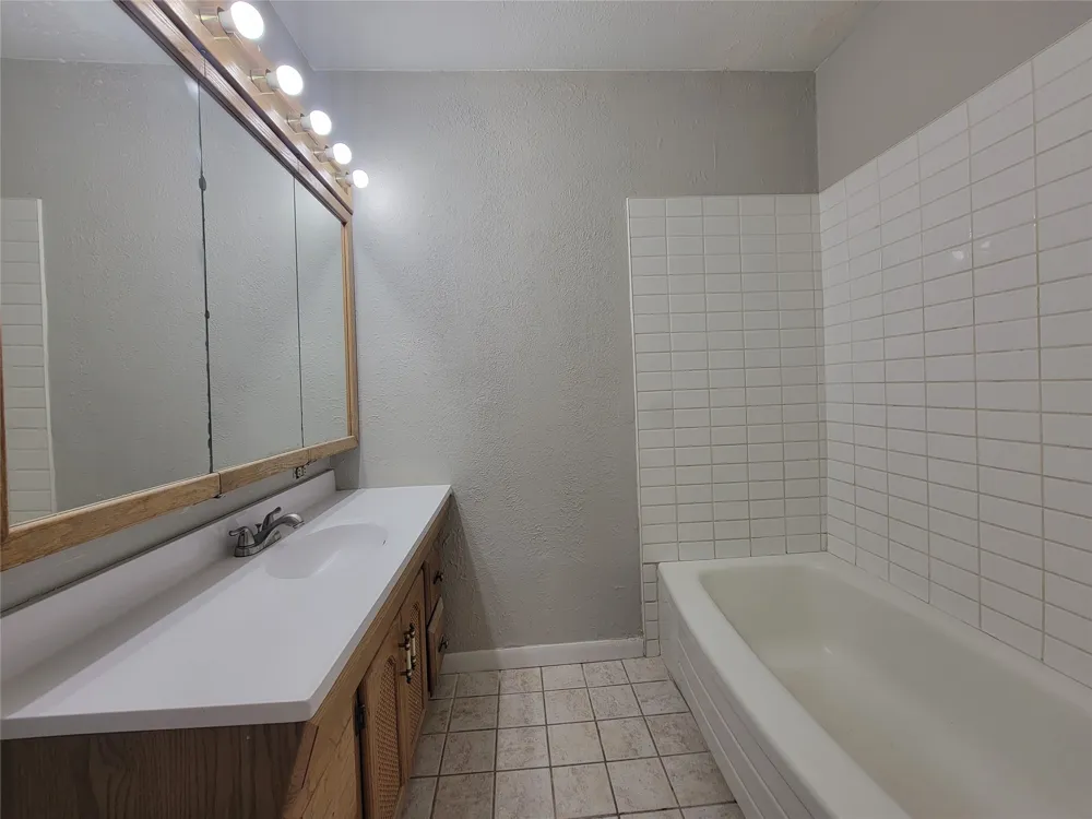 829 E Mustang Street Crowley, TX 76036