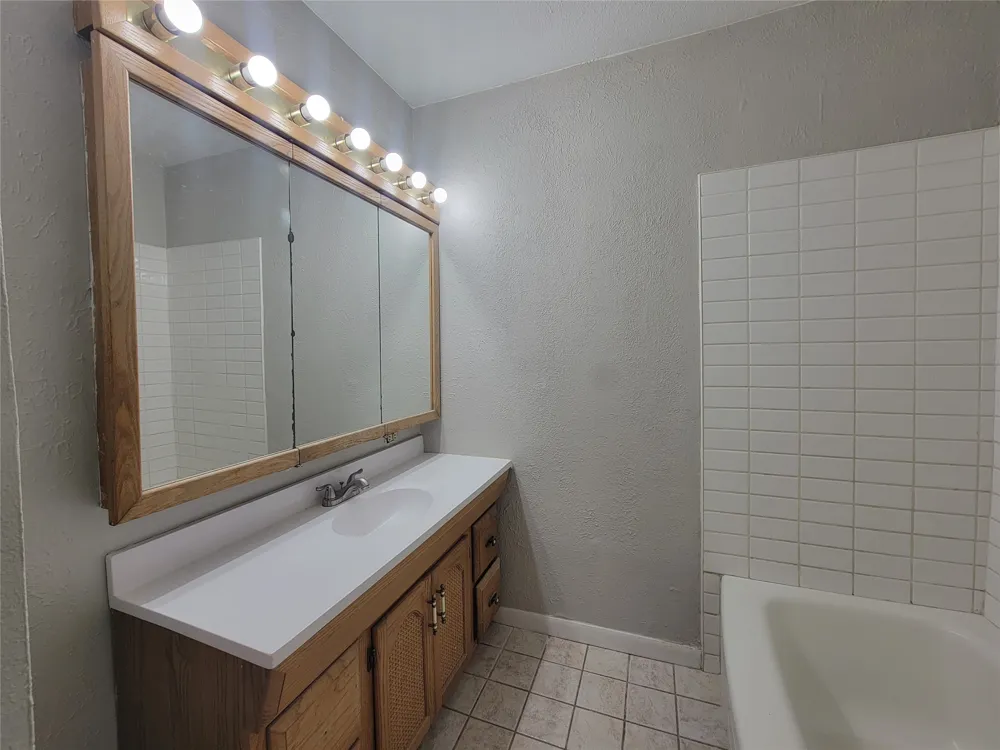 829 E Mustang Street Crowley, TX 76036