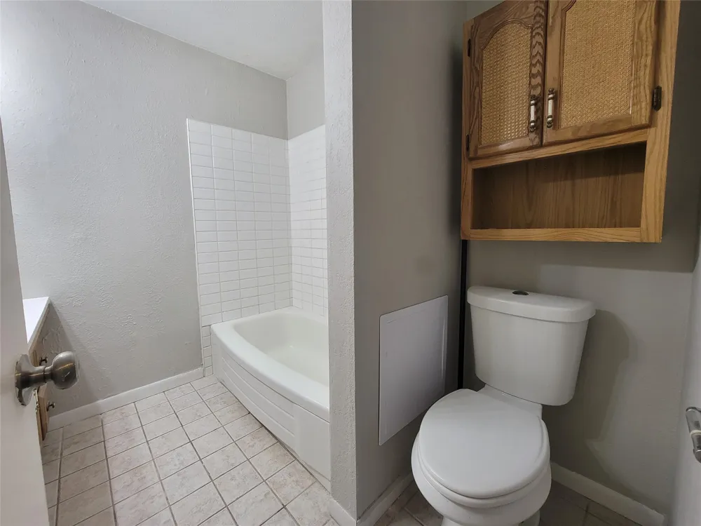 829 E Mustang Street Crowley, TX 76036