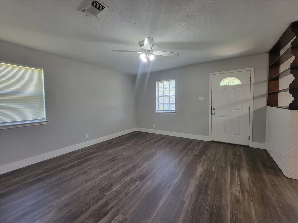 829 E Mustang Street Crowley, TX 76036