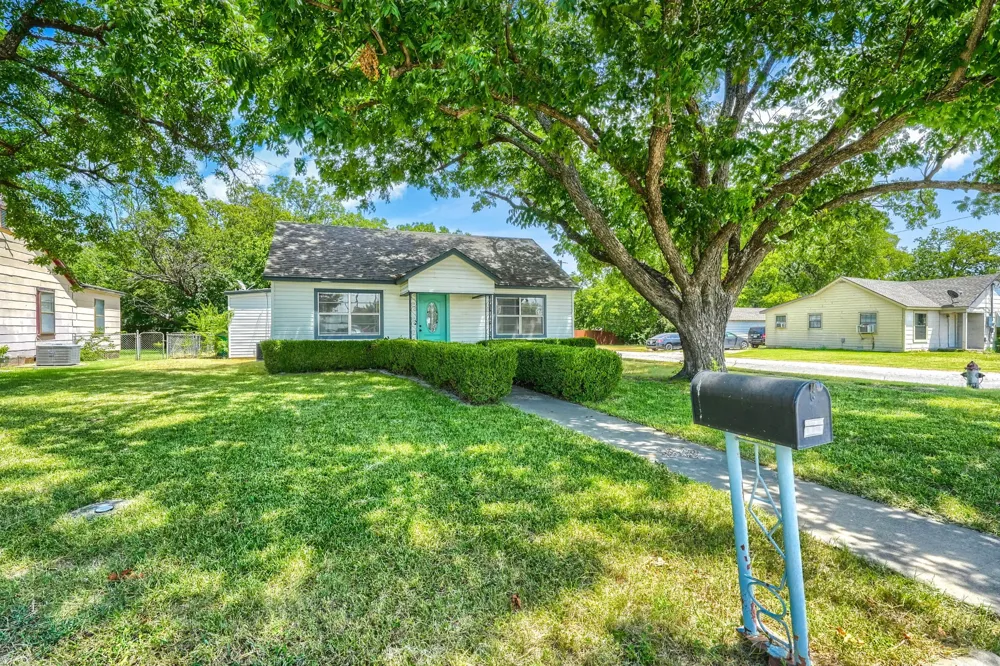 1802 Refinery Road Gainesville, TX 76240