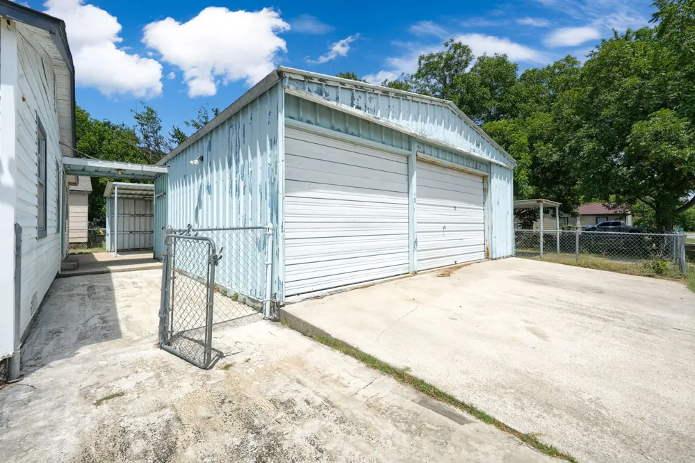 1802 Refinery Road Gainesville, TX 76240