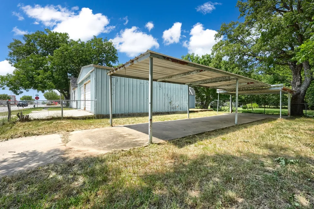 1802 Refinery Road Gainesville, TX 76240