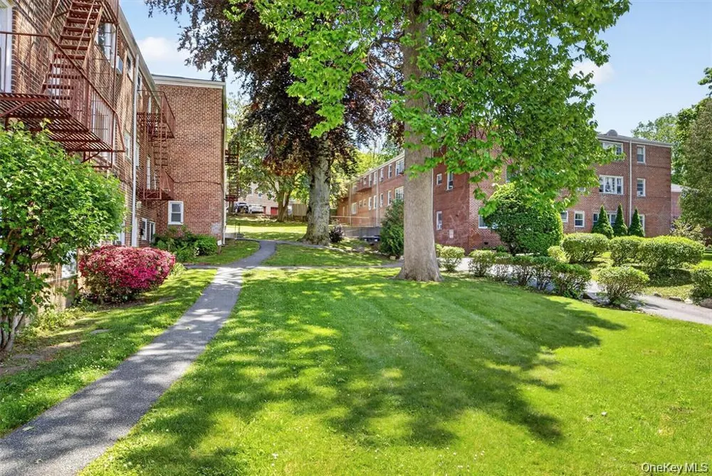 205 W Post Road #E2H White Plains, NY 10606