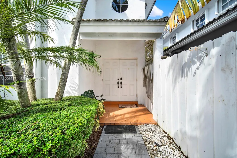 10825 SW 91st Ln Miami, FL 33176