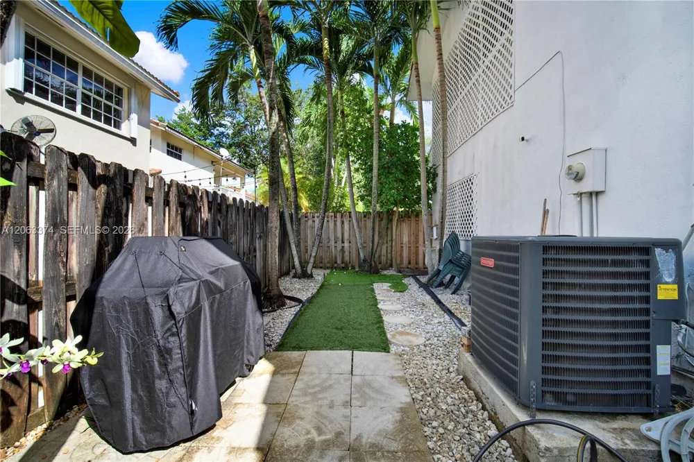 10825 SW 91st Ln Miami, FL 33176