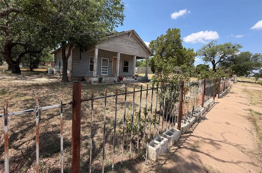 210 E Campbell Street Stamford, TX 79553