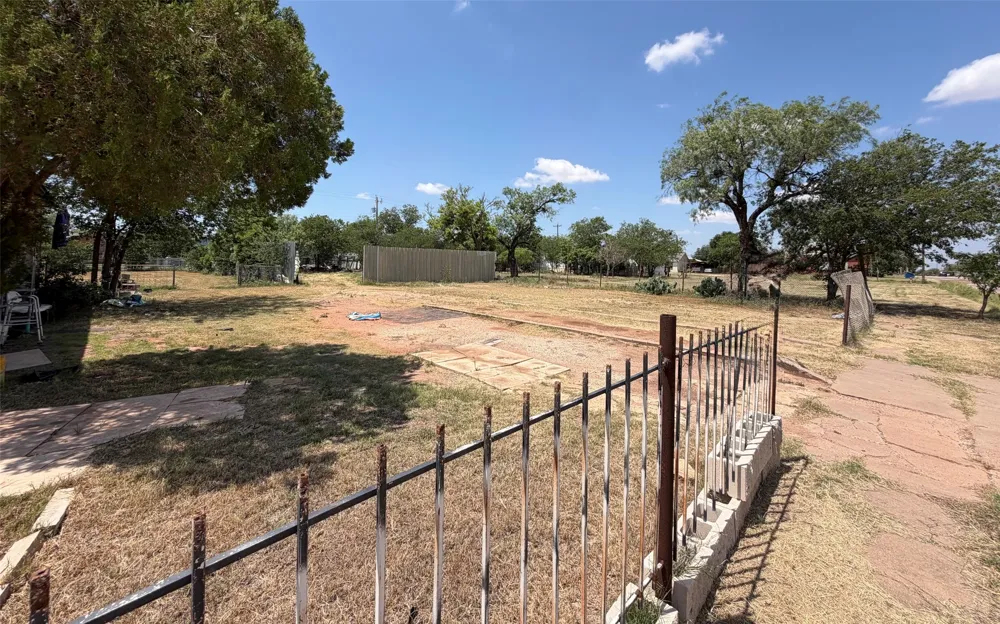 210 E Campbell Street Stamford, TX 79553