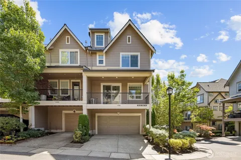 1382 Chelssea Walk NE