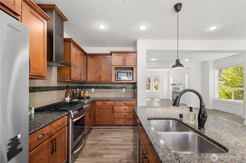1382 Chelssea Walk NE Issaquah, WA 98029